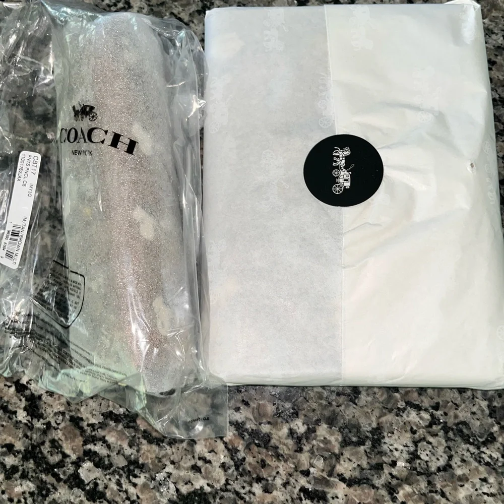 Coach Peanuts Brown Accessory Set - Picture 6 of 6